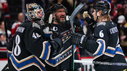 以压倒性的 以压倒性的